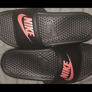 NIKE SLIDES